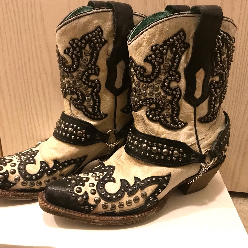 Corral Western Cowgirl Boots sz6 women off-white & black with studs